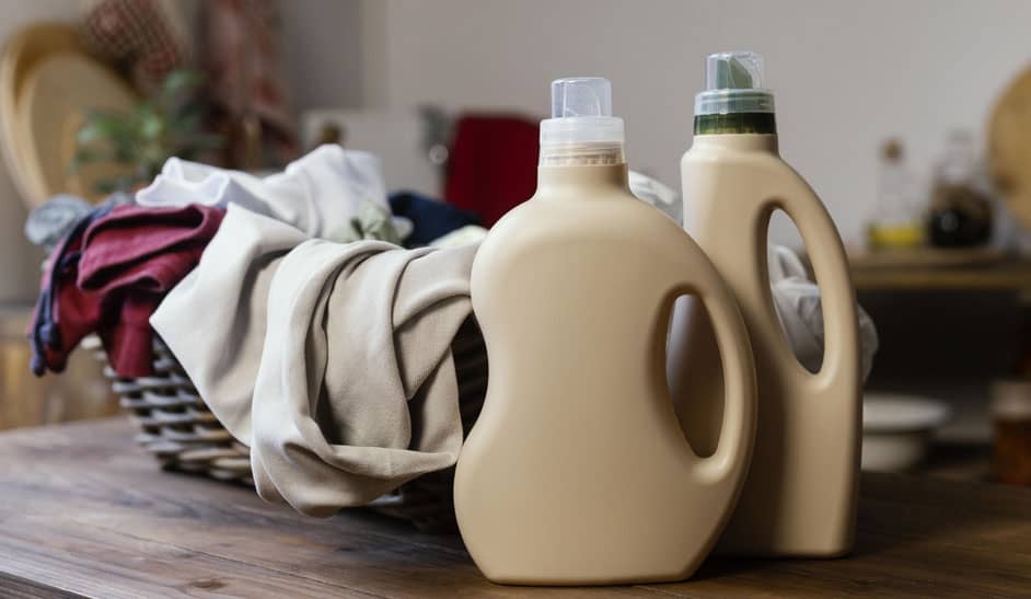 ۷ روش سریع و مؤثر برای پاک کردن لکه روغن از لباس