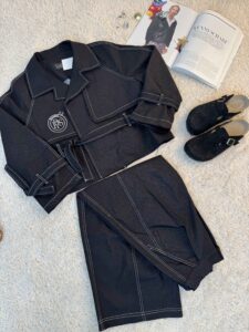 پارچه‌های محبوب در ترند مانتوهای بهاره