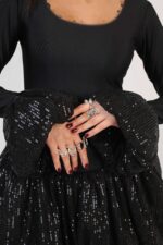 ویژگی‌های اصلی مدل لباس مهمانی پوشیده زنانه